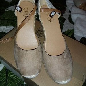 Low heel wedges- tan